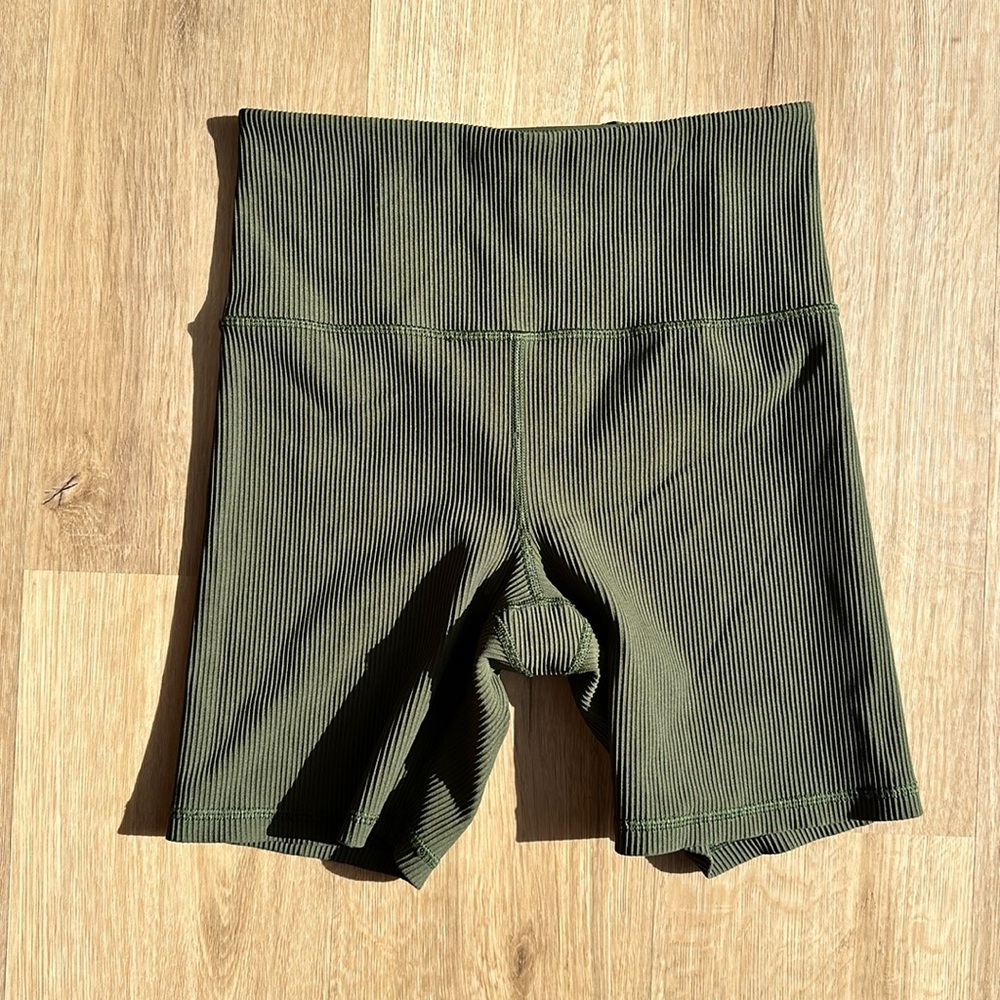 Athleta Elation Rib 7” Shorts